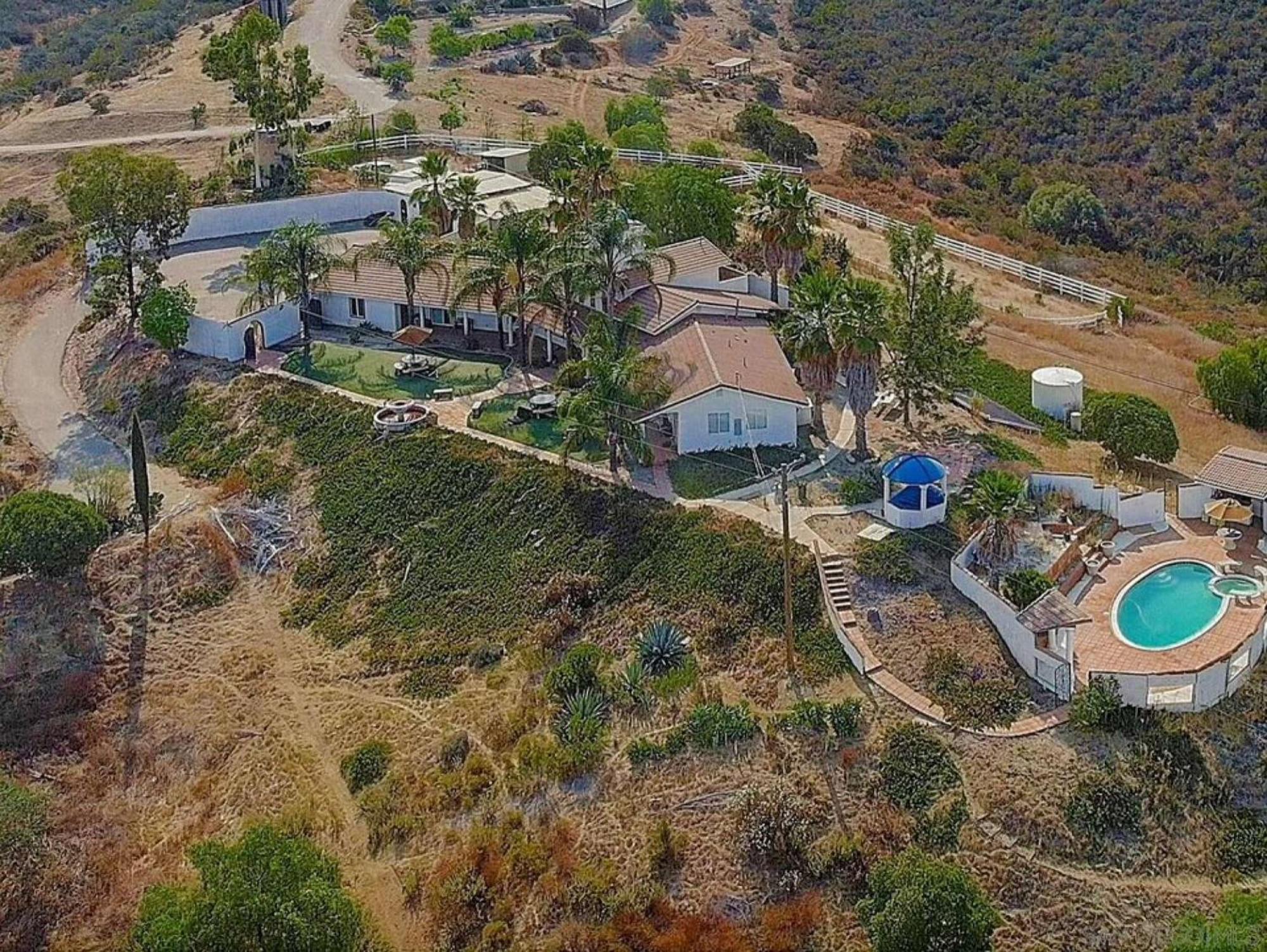 Private Home On 10 Acres - Heated Salt Pool & Jacuzzi, Mountain & City Views, Horseshoes, Basketball, Bbq, Golf Putting, Foosball, Croquet, Bose Stereo, White Cotton Bedding - Hilltop Hacienda, Pool Heat Optional Jamul Exterior photo