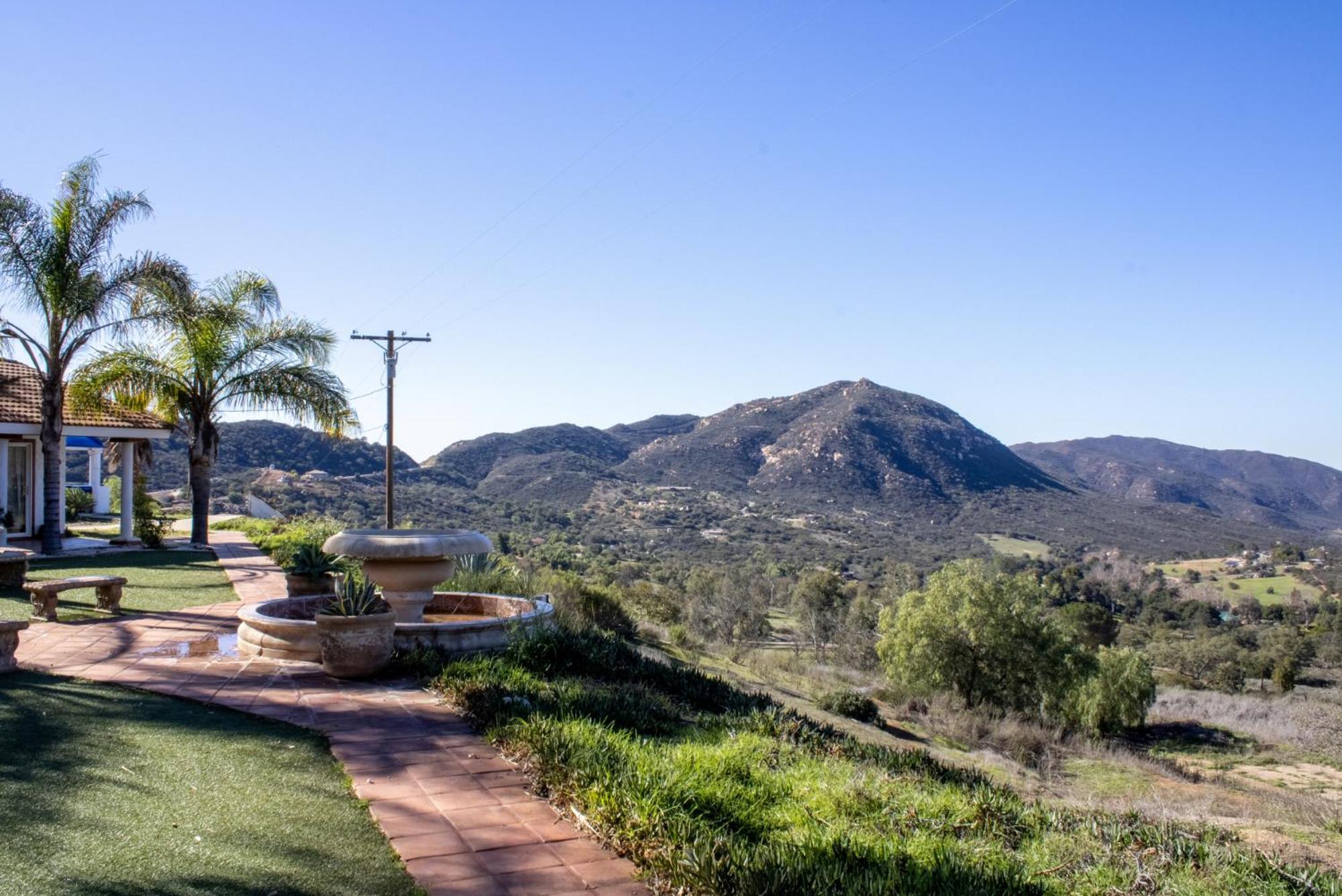 Private Home On 10 Acres - Heated Salt Pool & Jacuzzi, Mountain & City Views, Horseshoes, Basketball, Bbq, Golf Putting, Foosball, Croquet, Bose Stereo, White Cotton Bedding - Hilltop Hacienda, Pool Heat Optional Jamul Exterior photo